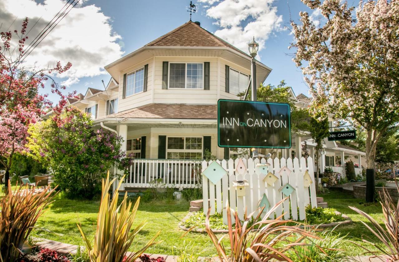 Inn On Canyon Radium Hot Springs Exterior foto